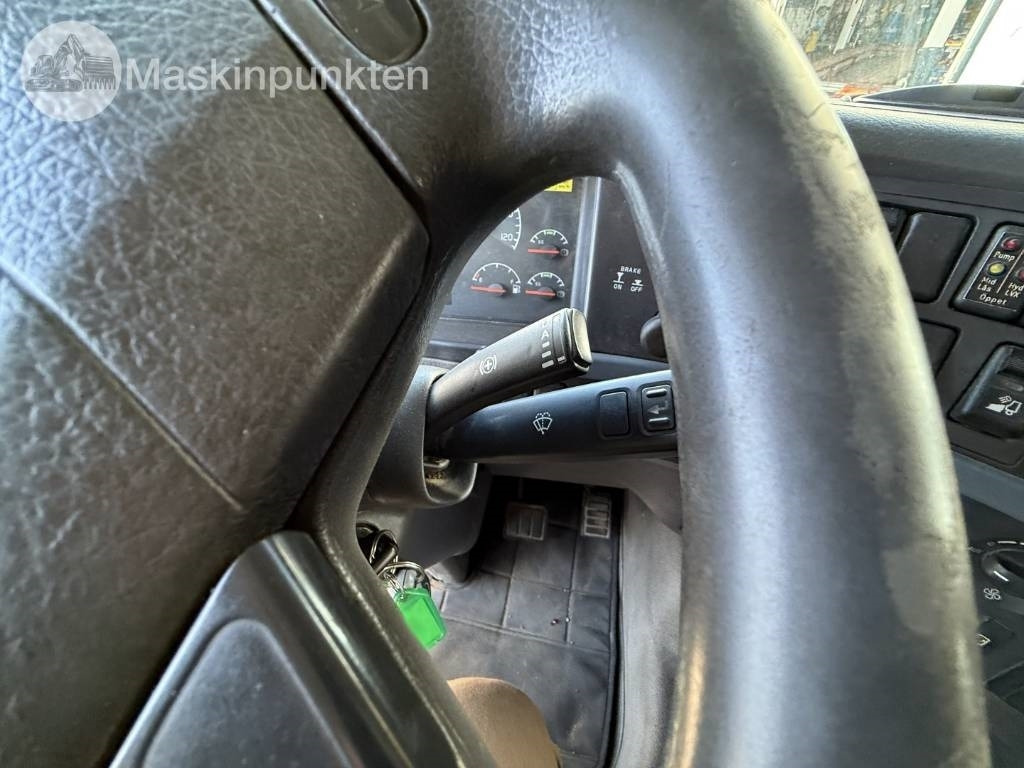 Hook lift truck Volvo FH 520