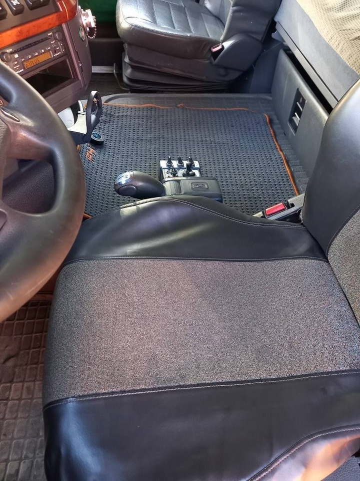 Hook lift truck Volvo FH 520, 8x4, MULTILIFT