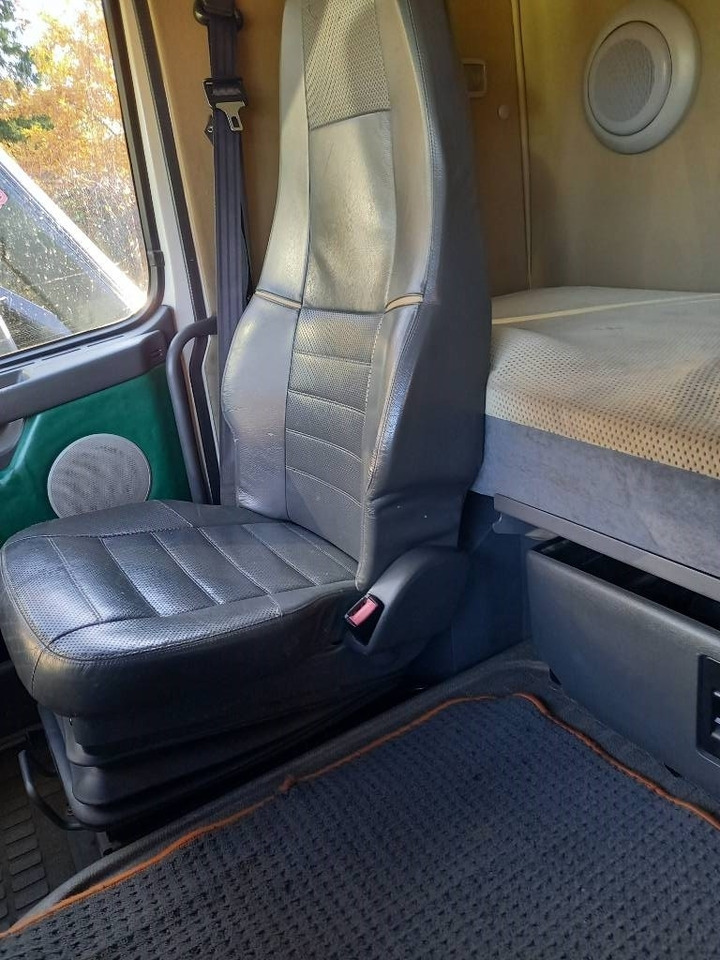 Hook lift truck Volvo FH 520, 8x4, MULTILIFT