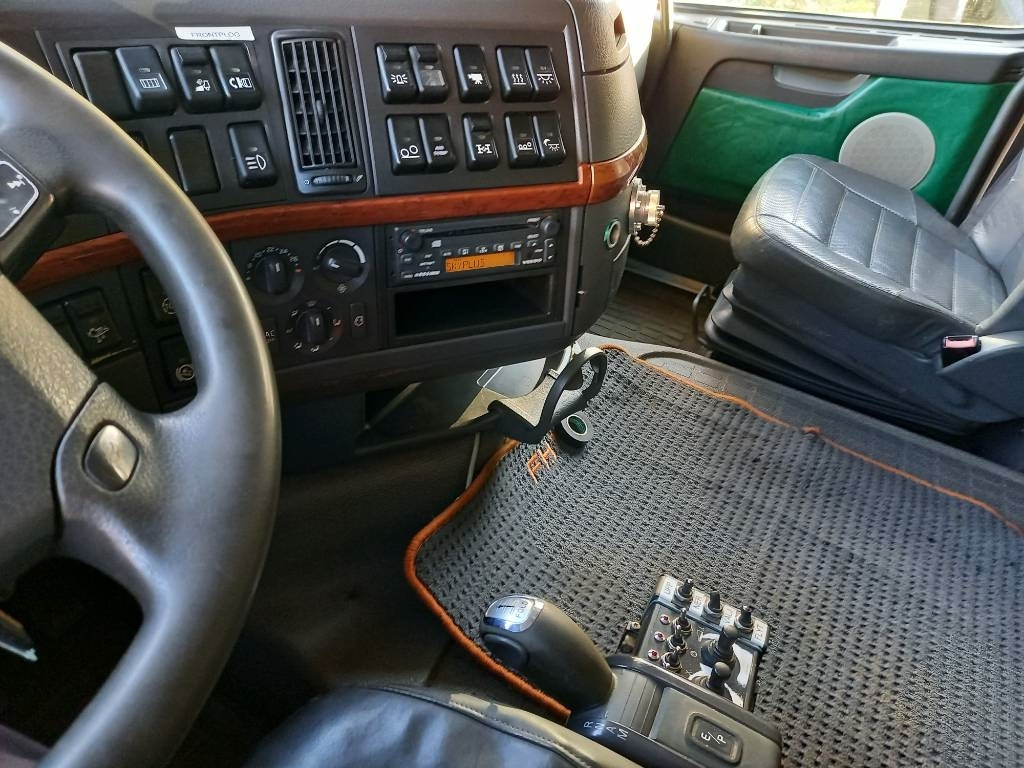 Hook lift truck Volvo FH 520, 8x4, MULTILIFT