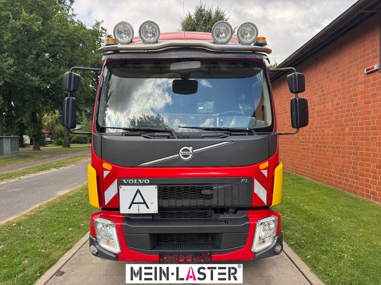 Hook lift truck Volvo FL 250 Palfinger T10Duo City + StandardContainer