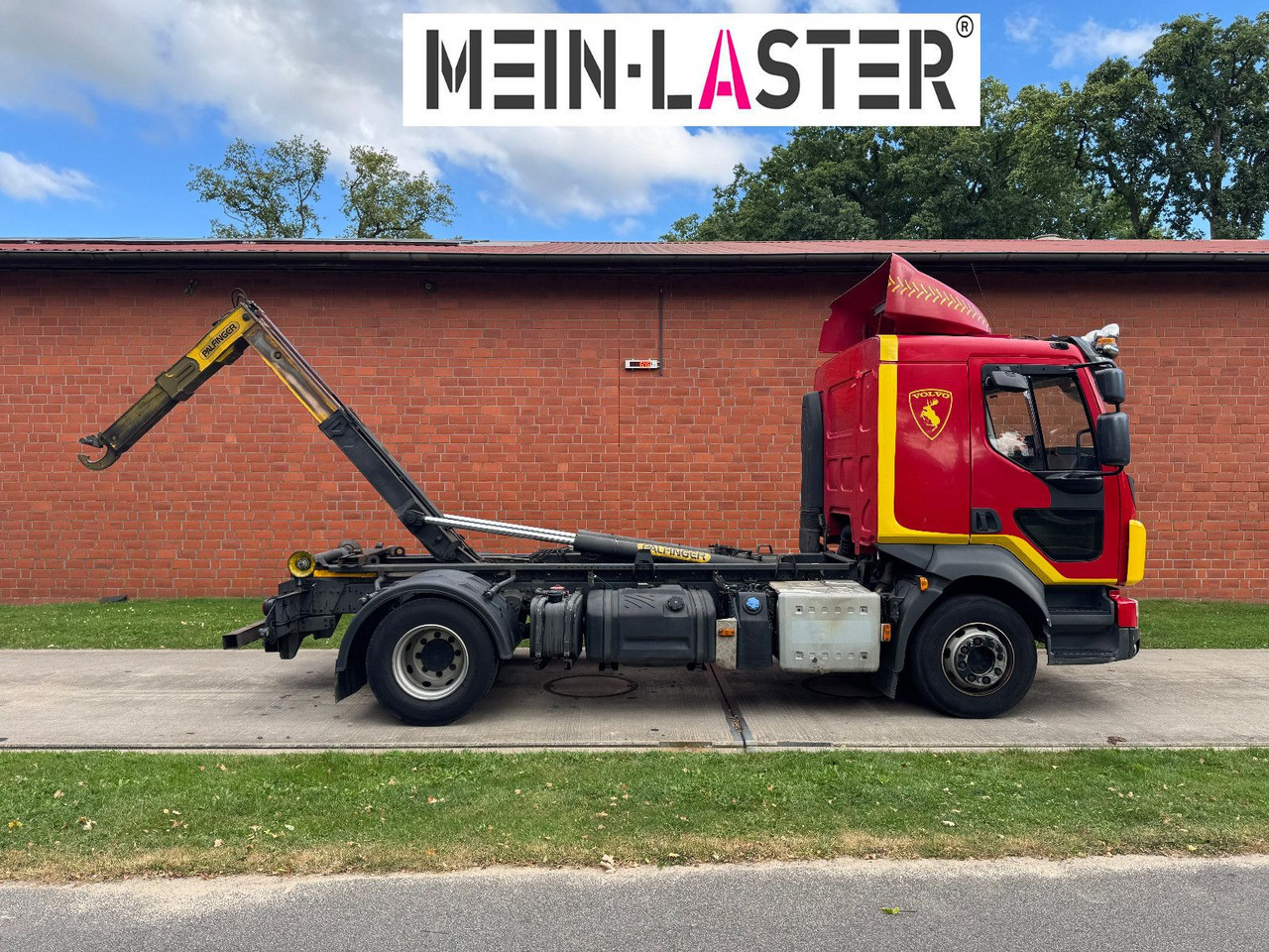 Hook lift truck Volvo FL 250 Palfinger T10Duo City + StandardContainer
