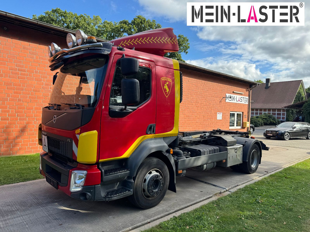 Hook lift truck Volvo FL 250 Palfinger T10Duo City + StandardContainer