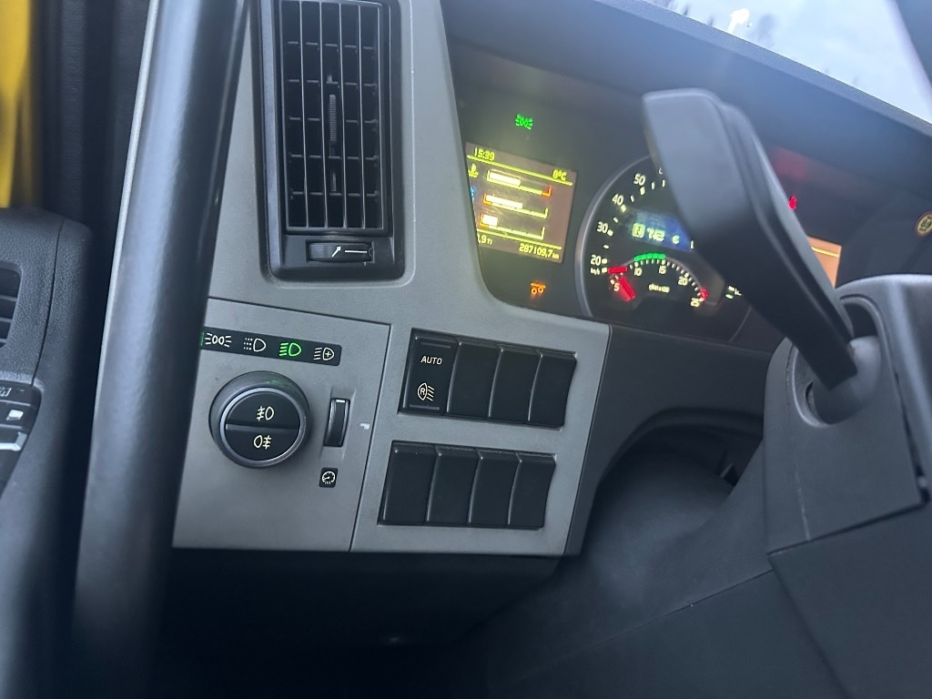 Hook lift truck Volvo FM11 370