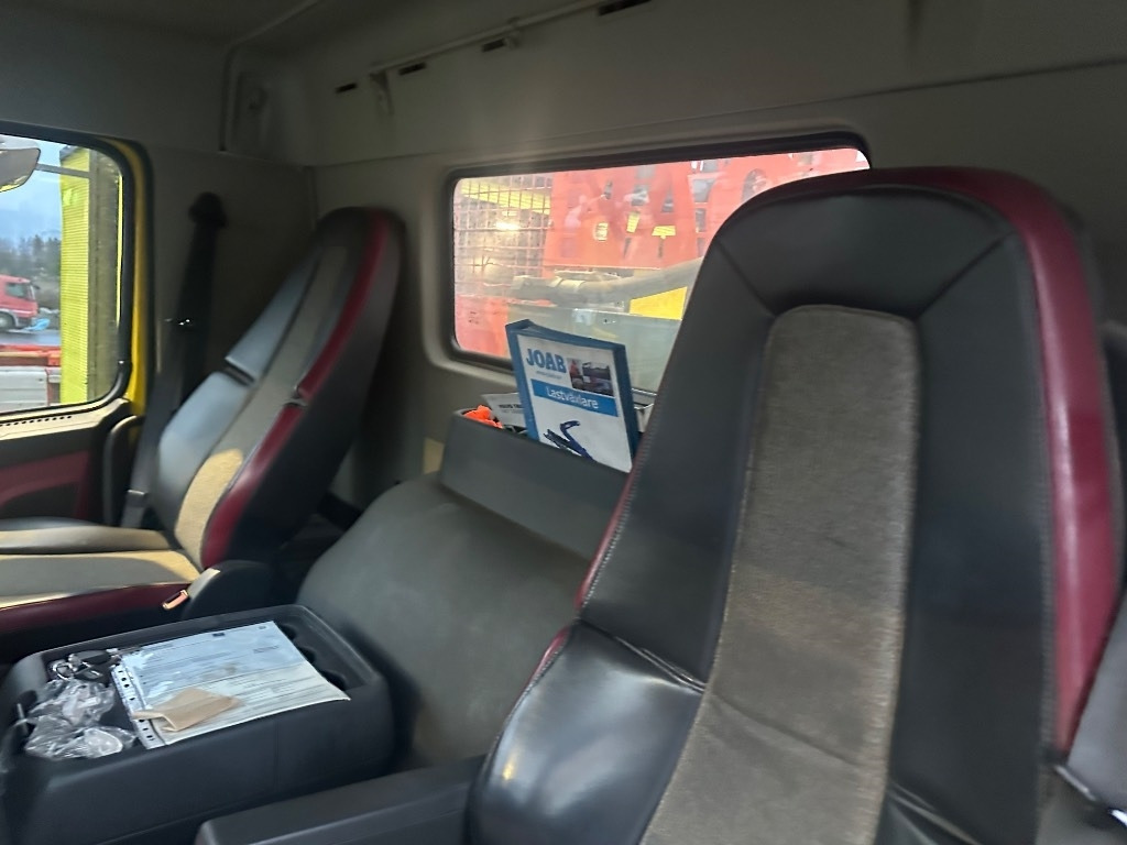 Hook lift truck Volvo FM11 370