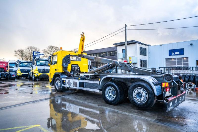 Hook lift truck Volvo FM400-6x2-E5 + VDL 20 T.