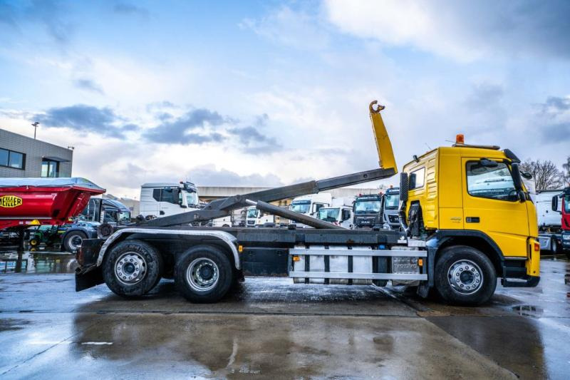 Hook lift truck Volvo FM400-6x2-E5 + VDL 20 T.