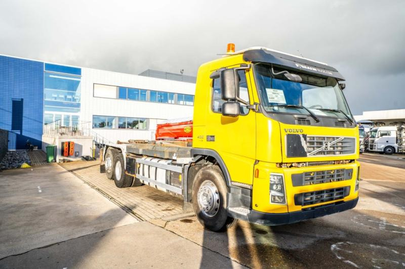 Hook lift truck Volvo FM400-6x2-E5 + VDL 20 T.