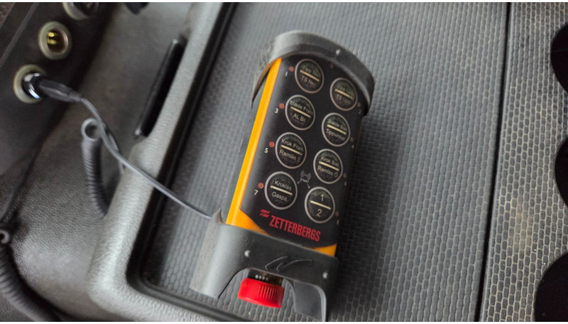 Hook lift truck Volvo FM420 6X2*4