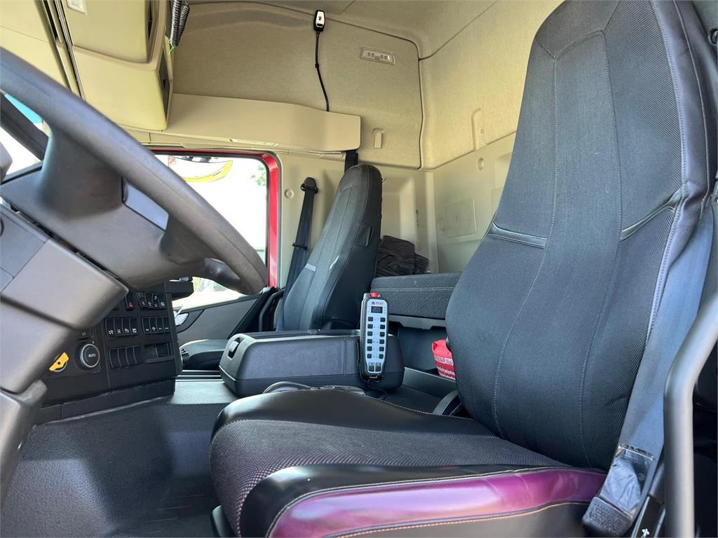 Hook lift truck Volvo FM430