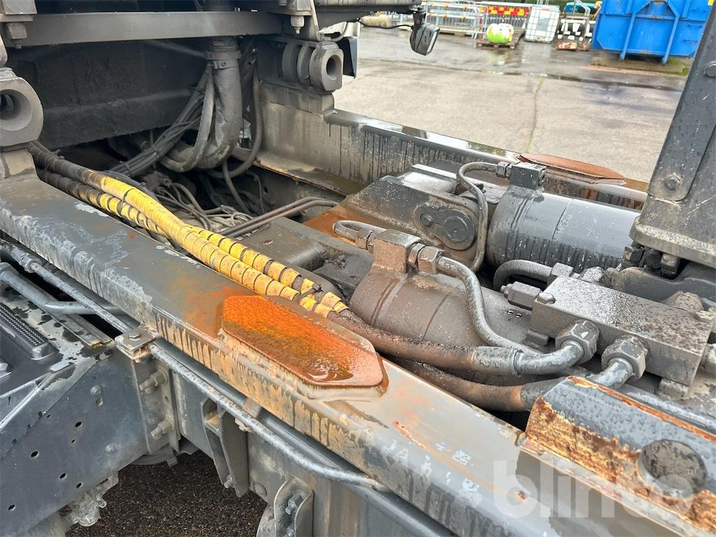 Hook lift truck Volvo FM440 6x2 Roadex - Nybesiktigad