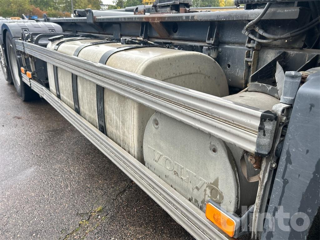 Hook lift truck Volvo FM440 6x2 Roadex - Nybesiktigad