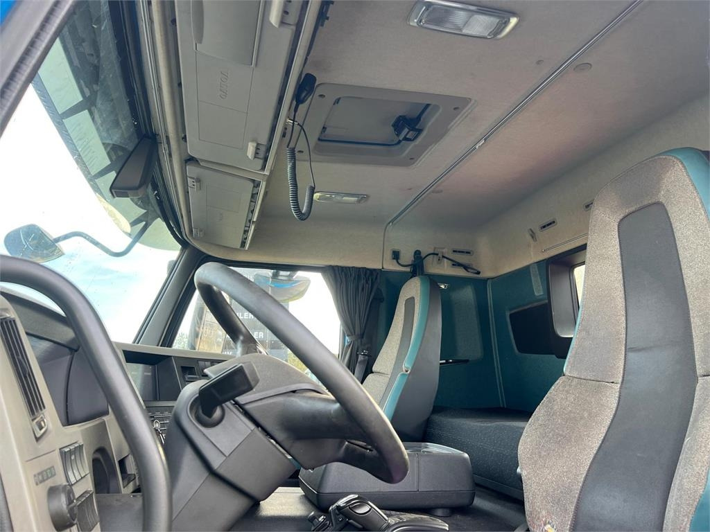 Hook lift truck Volvo FM450