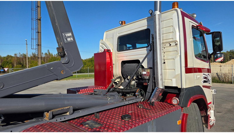 Hook lift truck Volvo FM460 8X2*6