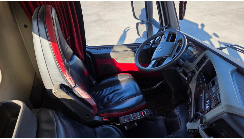 Hook lift truck Volvo FM460 8X2*6