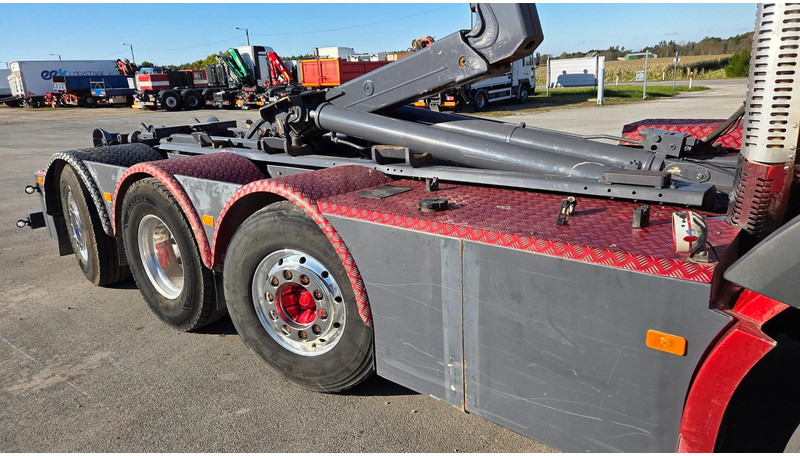 Hook lift truck Volvo FM460 8X2*6