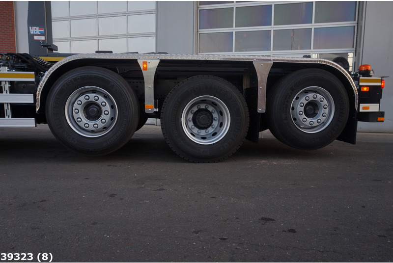 Hook lift truck Volvo FM 420 8x2 HMF 26 ton/meter laadkraan