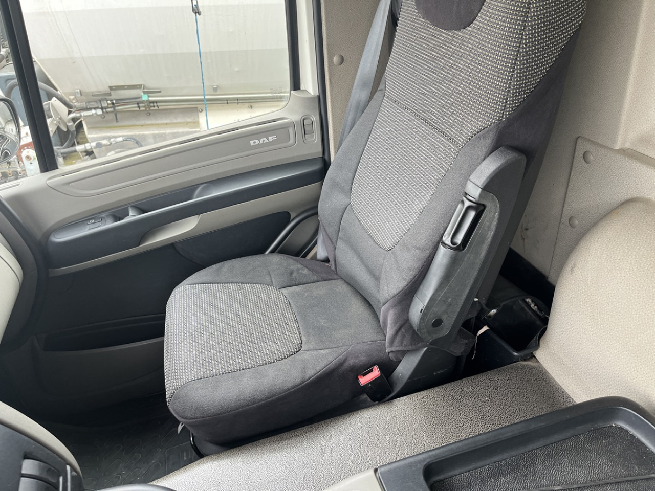 Horse truck DAF CF410