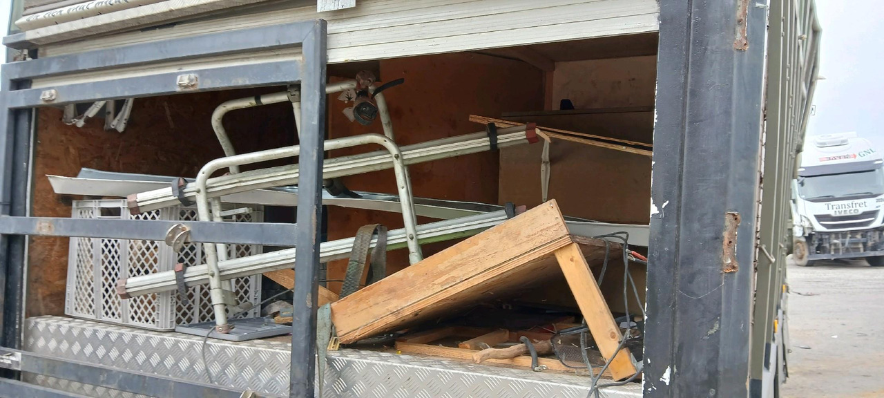 Horse truck RENAULT M180 PORTEUR BETAILLERE