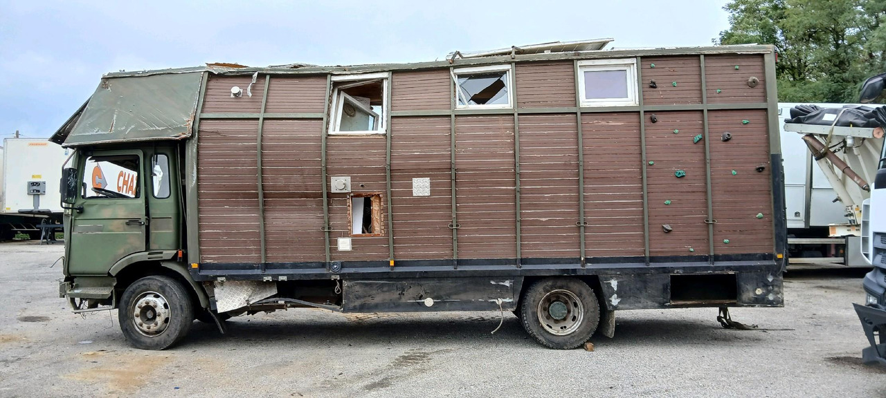 Horse truck RENAULT M180 PORTEUR BETAILLERE