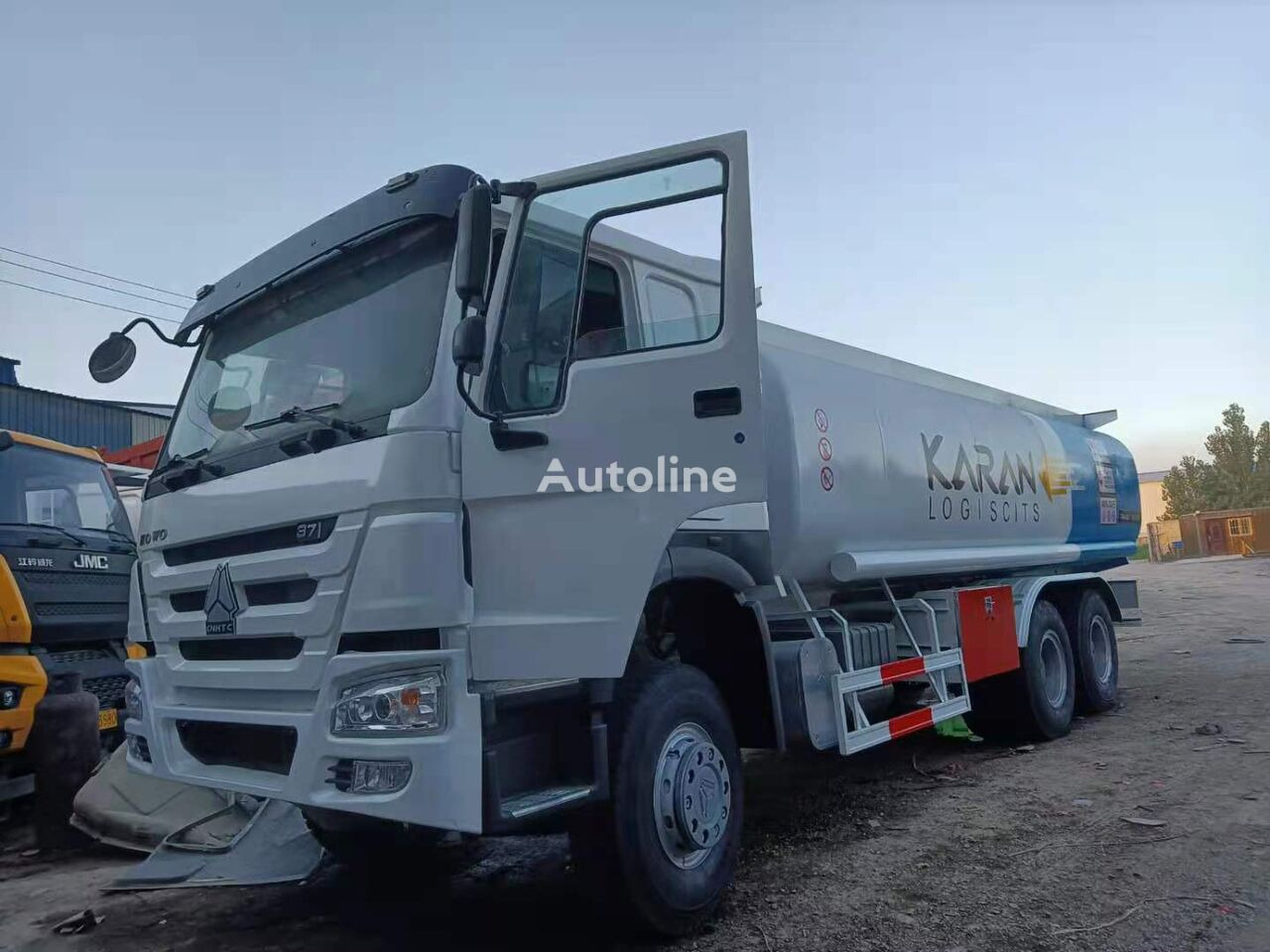 Tank truck for transportation of fuel Howo 371: picture 6