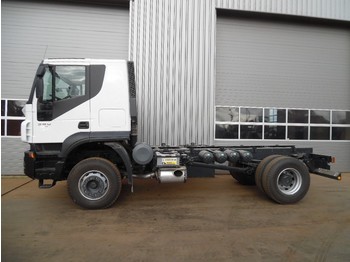 New Cab chassis truck Iveco Trakker 380 4x2 Chassis Cab: picture 1