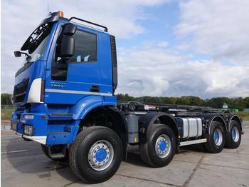 Hook lift truck Iveco Trakker 450 8 x 8 / 30 tons container system: picture 1