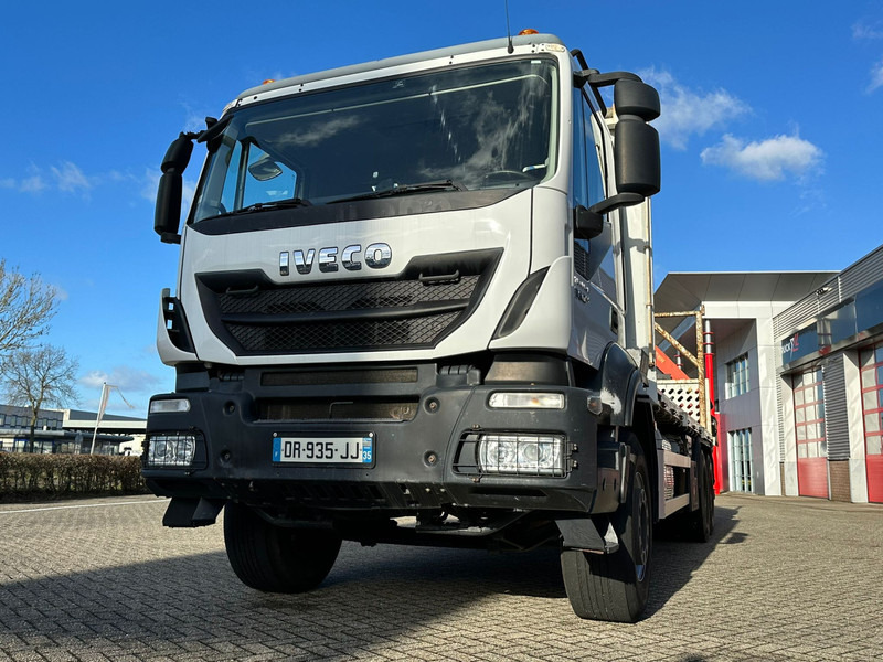 Crane truck Iveco Trakker 6x4, retarder Palfinger kraan PK18002EH + remote, 16 ton meter Euro 6: picture 9