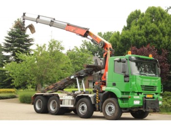 Skip loader truck Iveco Trakker 8x4 KRAAN/KABEL!: picture 1