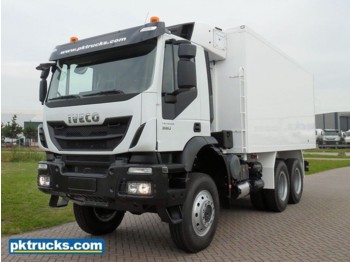 New Refrigerator truck Iveco Trakker AD380T38H 6x4 Frigo truck: picture 1