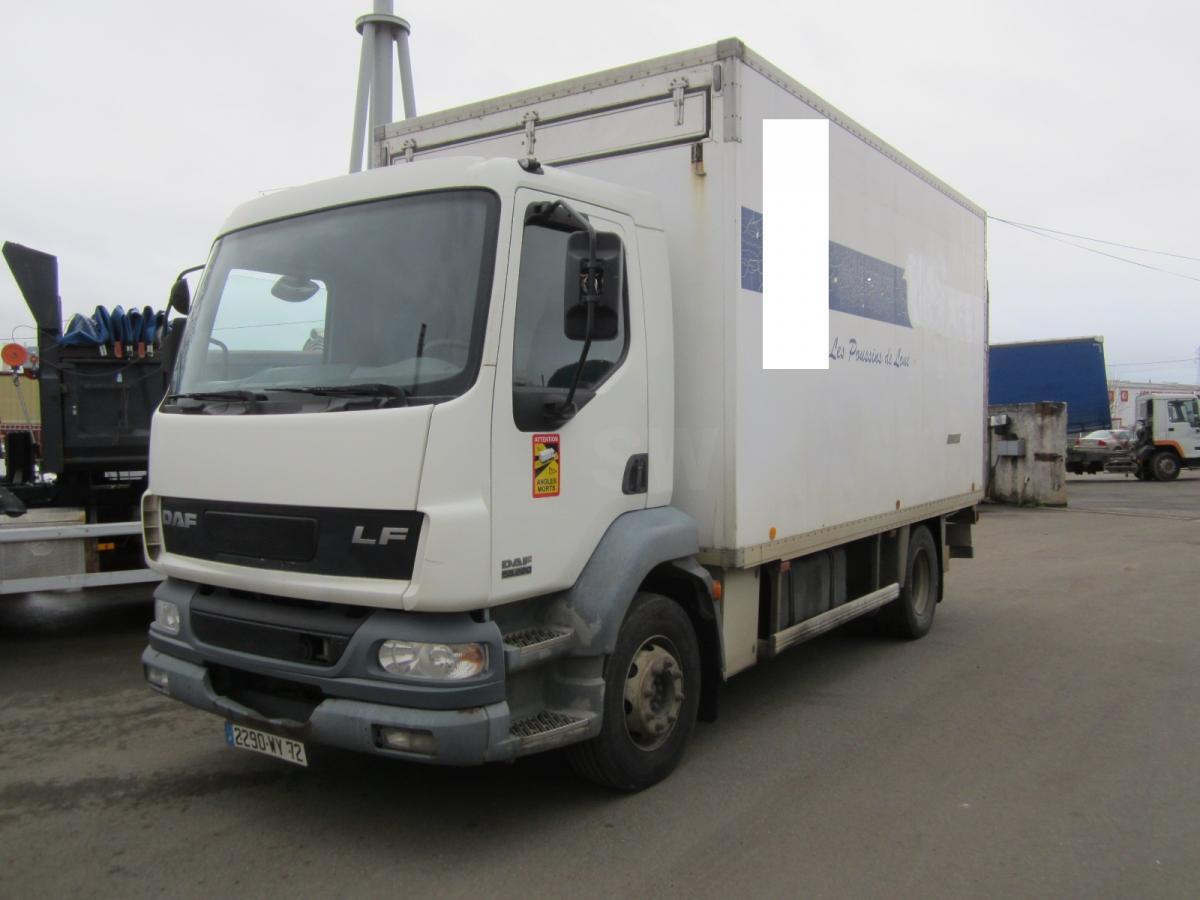 Livestock truck DAF LF 220