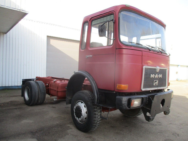Cab chassis truck MAN 16.220 , 4x4 , Manual Eaton , Spring suspension: picture 4