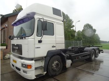 Container transporter/ Swap body truck MAN 26-414 6X2: picture 1