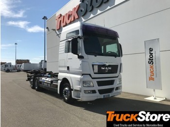 Container transporter/ Swap body truck MAN 26.480: picture 1