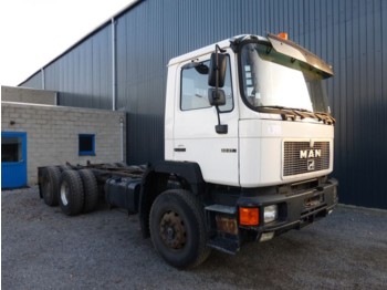 Cab chassis truck MAN 33 372 GROS PONTS 6x4: picture 1