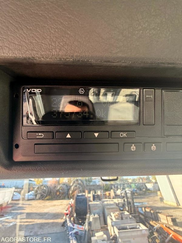 Truck MAN 8x4 - 32-400 BiBenne grue - 11.2014 / 375000 KM