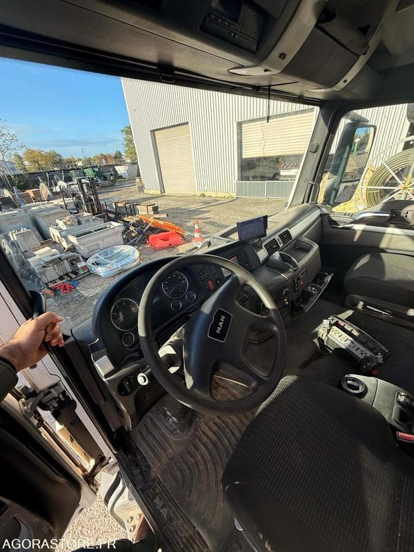 Truck MAN 8x4 - 32-400 BiBenne grue - 11.2014 / 375000 KM