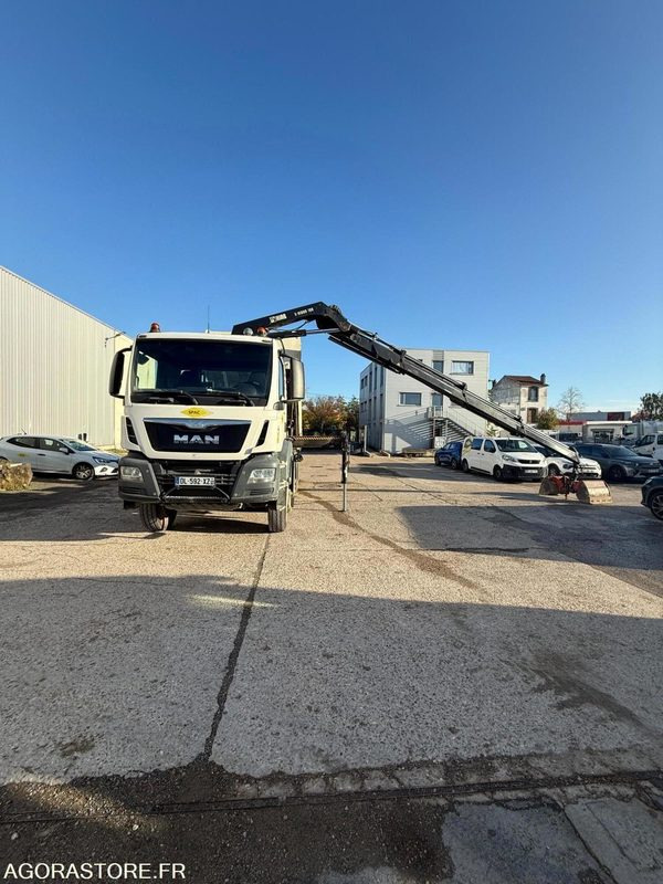 Truck MAN 8x4 - 32-400 BiBenne grue - 11.2014 / 375000 KM