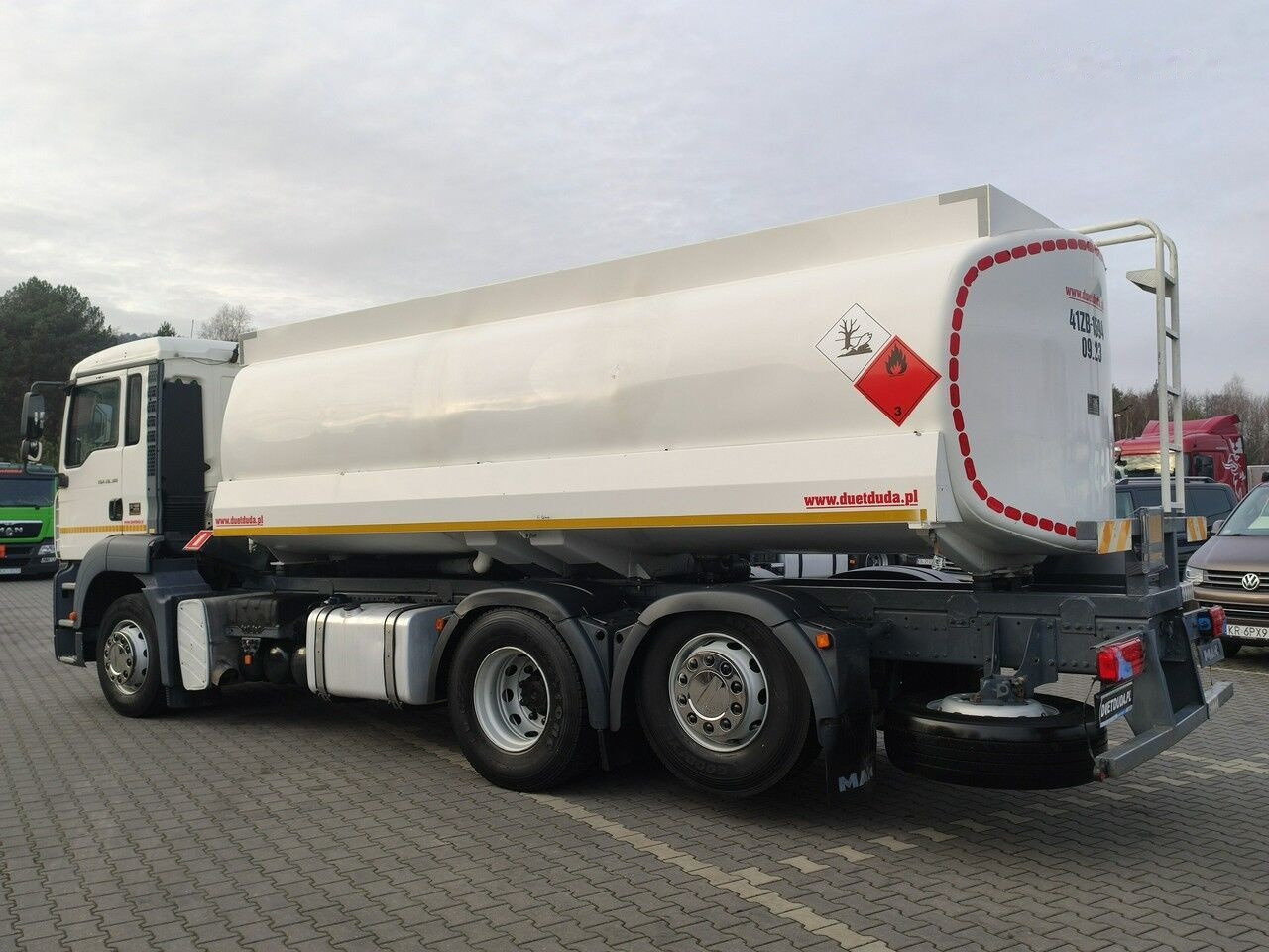 Tank truck for transportation of fuel MAN TGA 26.310: picture 13