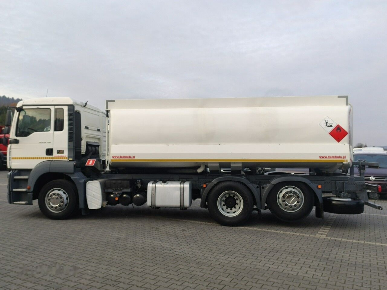 Tank truck for transportation of fuel MAN TGA 26.310: picture 14