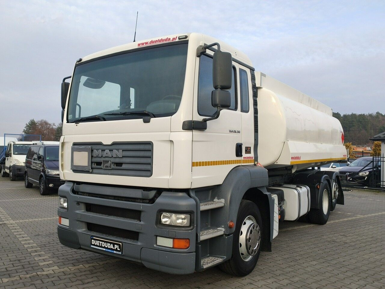 Tank truck for transportation of fuel MAN TGA 26.310: picture 4