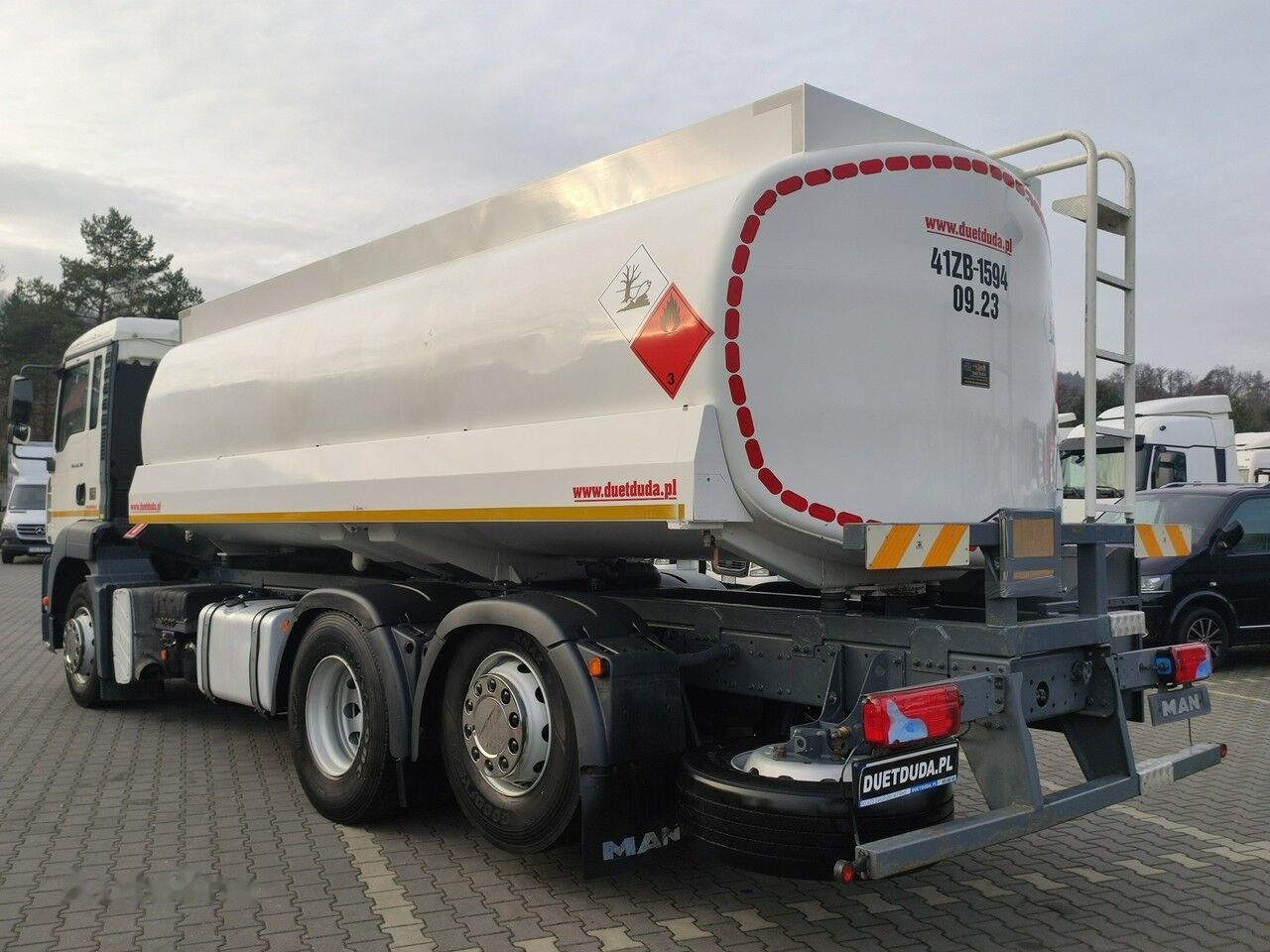 Tank truck for transportation of fuel MAN TGA 26.310: picture 12