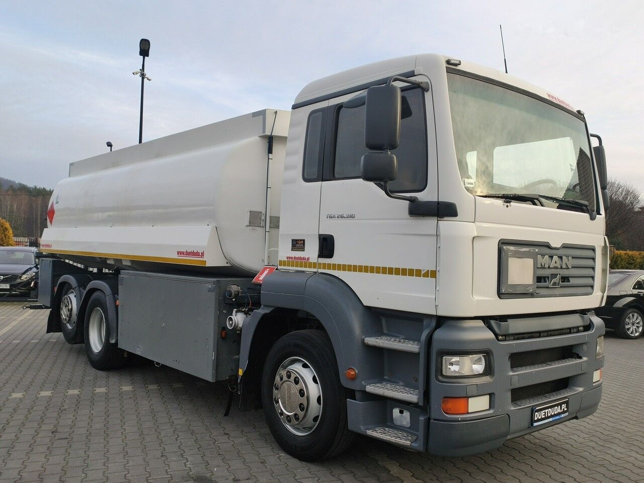 Tank truck for transportation of fuel MAN TGA 26.310: picture 6