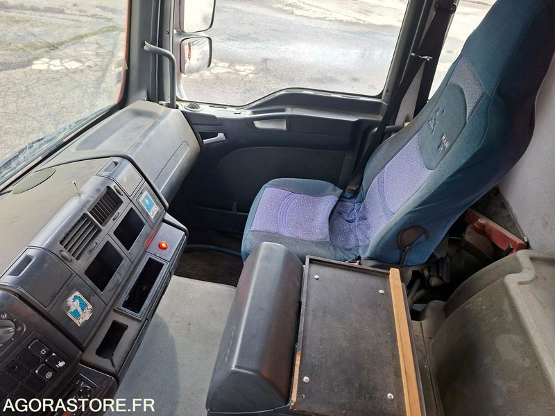 Truck MAN TGA 26.350 6X4 - 2005 / 517380 KM (P2101806)