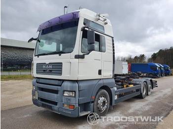 Container transporter/ Swap body truck MAN TGA 26.440 6x2 XXL: picture 1