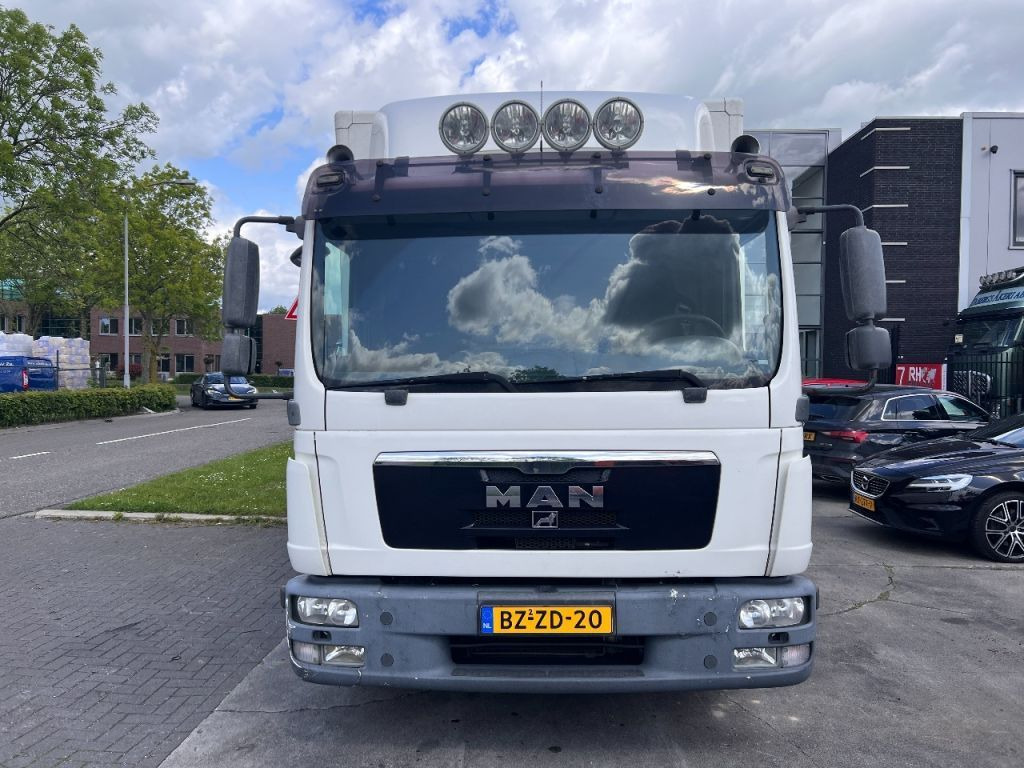 Box truck MAN TGL 12.220 4X2 EURO 5 - 12 TONS + DHOLLANDIA: picture 2
