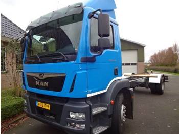 Cab chassis truck MAN TGM: picture 1