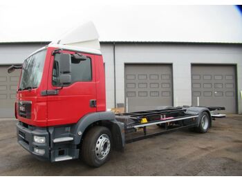 Container transporter/ Swap body truck MAN TGM 18 290   winda: picture 1
