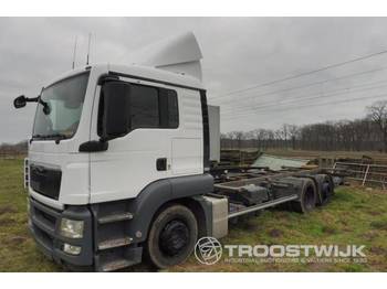 Container transporter/ Swap body truck MAN TGS 24.440 6x2: picture 1