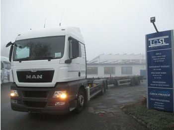 Container transporter/ Swap body truck MAN TGX26.440 6x2 BDF + GTS: picture 1